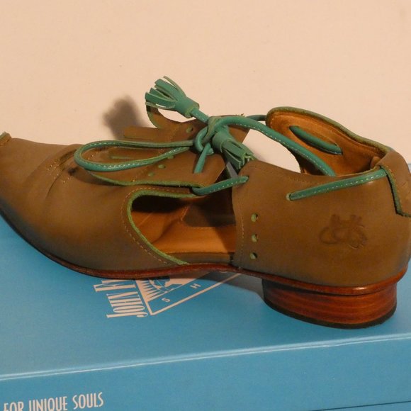 9- John Fluevog Mile End open-sided Kiltie Grey Leather Shoes 8 - Picture 3 of 11